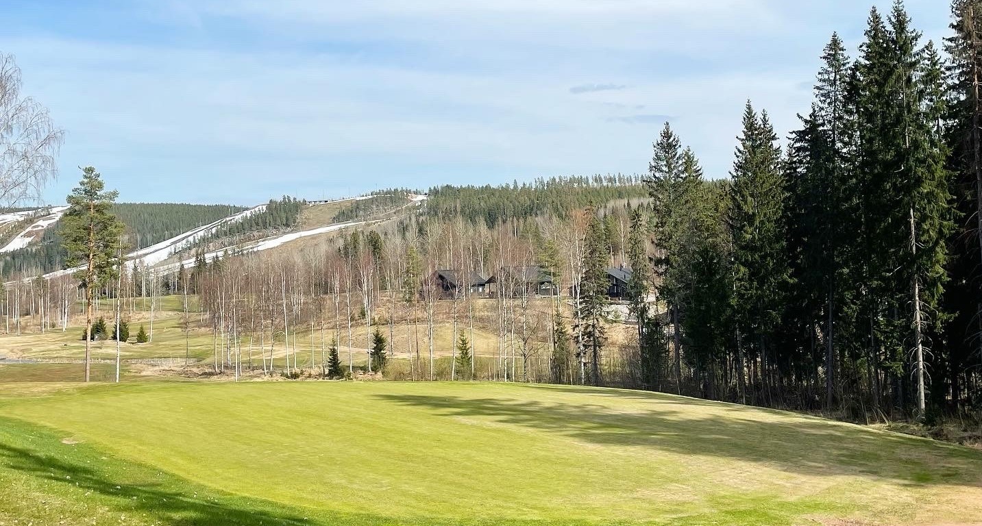 HIMOS GOLFISSA PELATAAN HELATORSTAISTA 9.5. ALKAEN