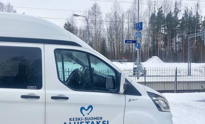 HIMOS SHUTTLE KULJETTAA RAUTATIEASEMALTA RINTEILLE