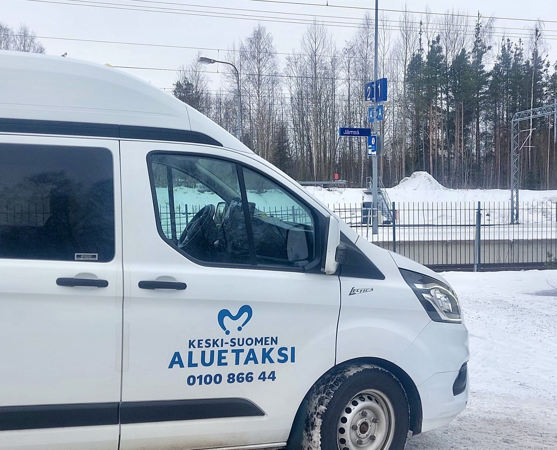 HIMOS SHUTTLE KULJETTAA RAUTATIEASEMALTA RINTEILLE