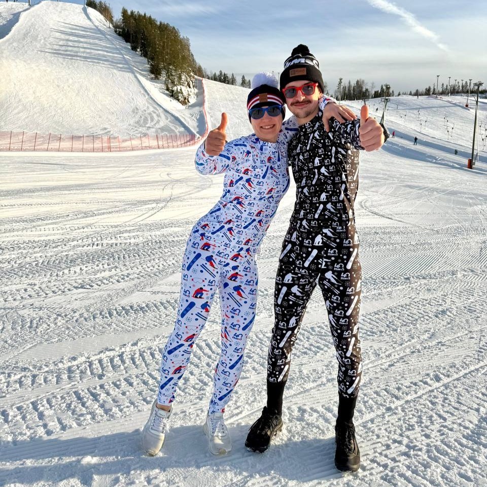 JUHLAVUODEN TUOTTEET MYYNNISSÄ